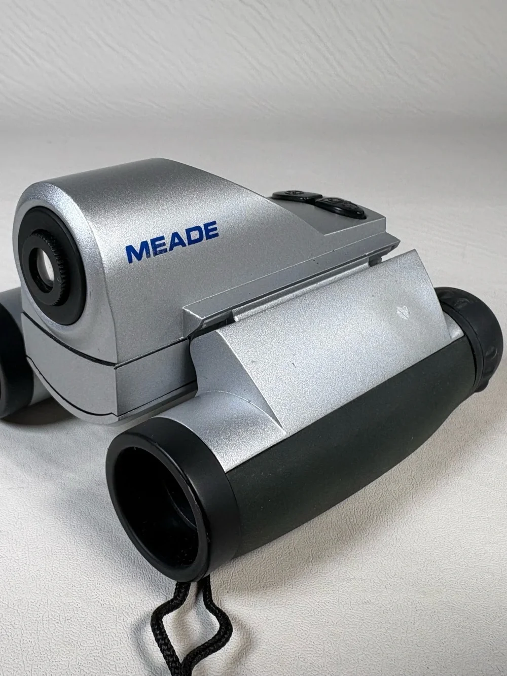 Meade Silver Black CaptureView Digital Camera Binoculars 8x22 .3 Megapixels